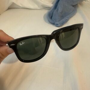 Ray-Ban RB4105 Wayfarer Folding Classic